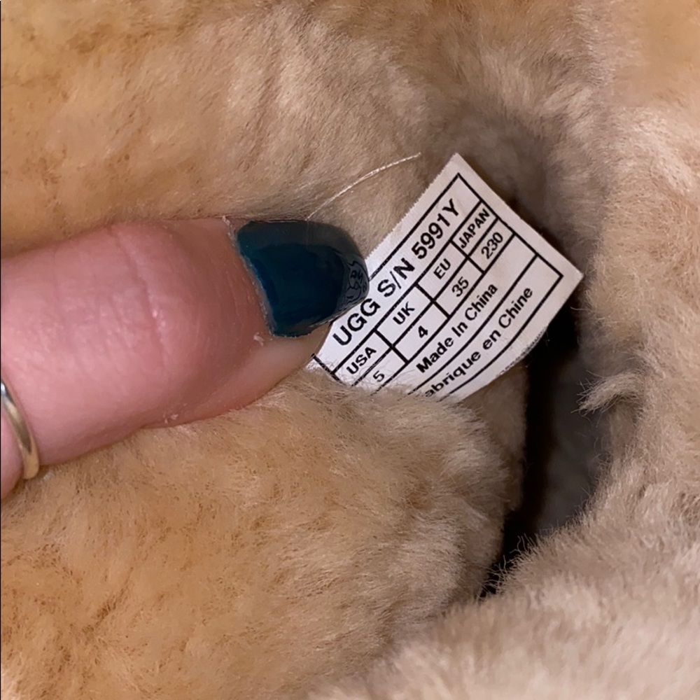 Ugg Bailey Button - image 4